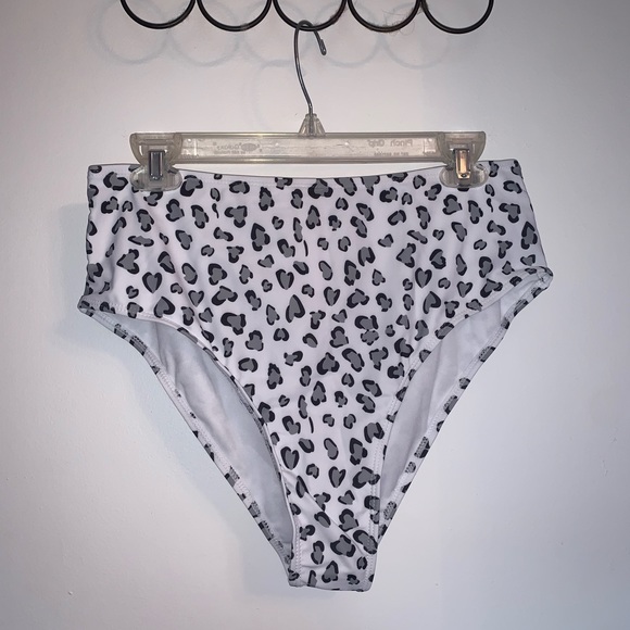 Shein Ruffle Bikini - Picture 2 of 5